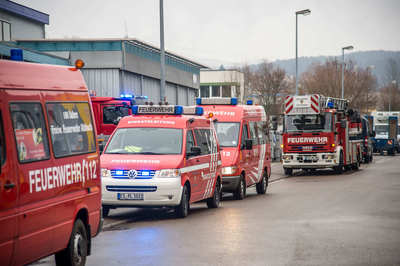 Altbach. Brand in Firmenhalle sorgt fuer starke Verrauchung der Halle - 3 Feuerwehren im Einsatz